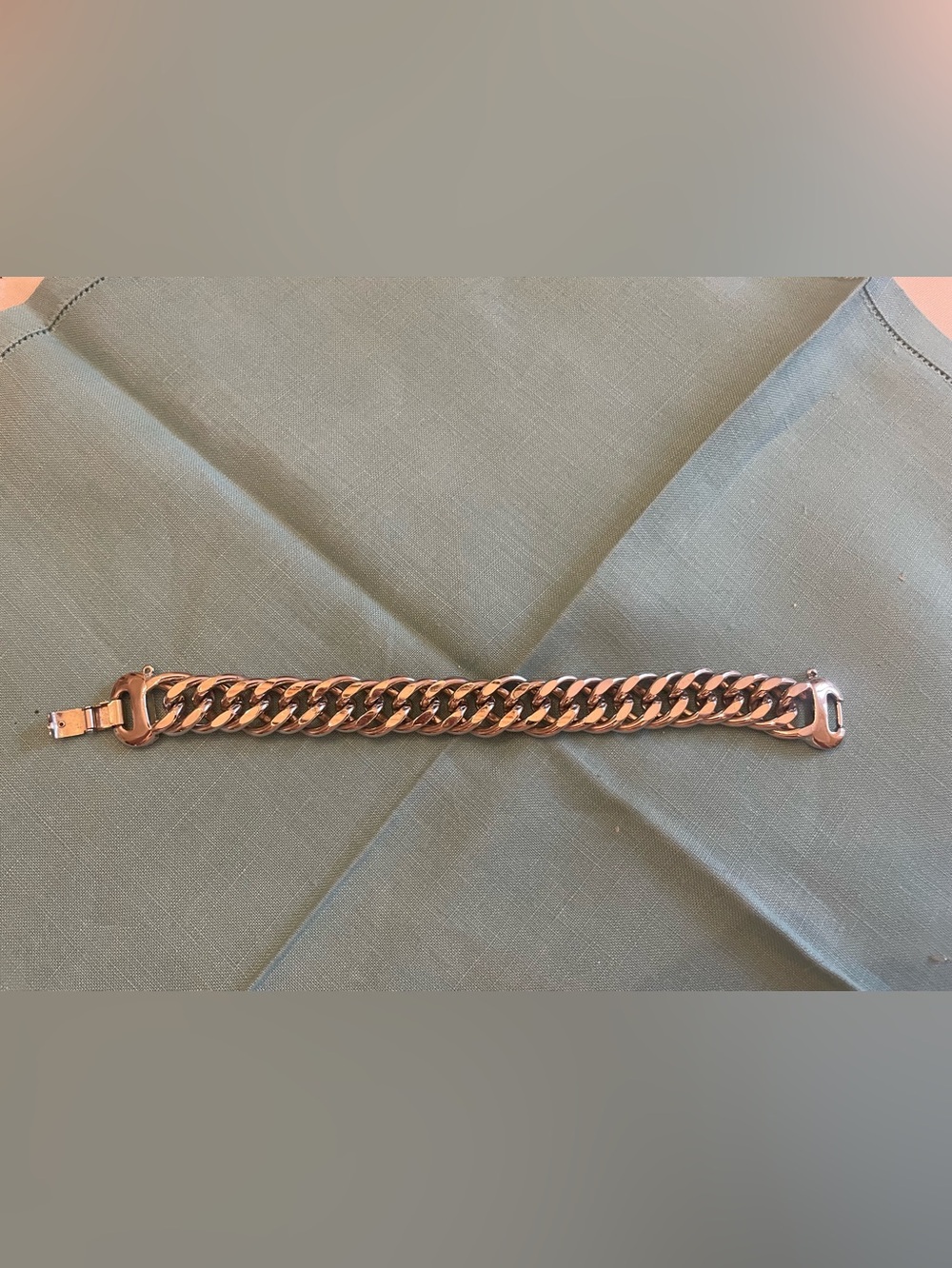 Monet vintage silver tone chain braclet. excellent condition